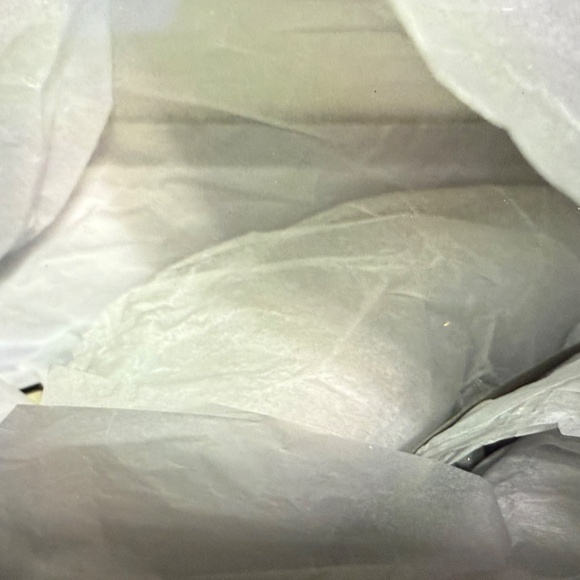 Jessica Rich White and Gold Heels - Picture 4 of 16